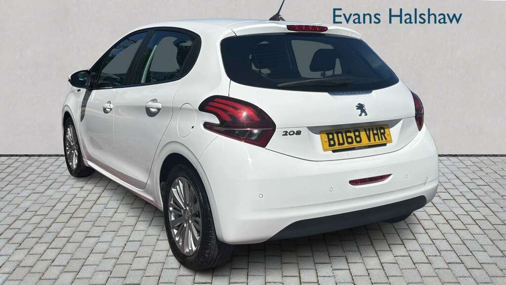 Peugeot 208 1.2 Puretech 82 Signature Start Stop 2018 BD68VHR White #2