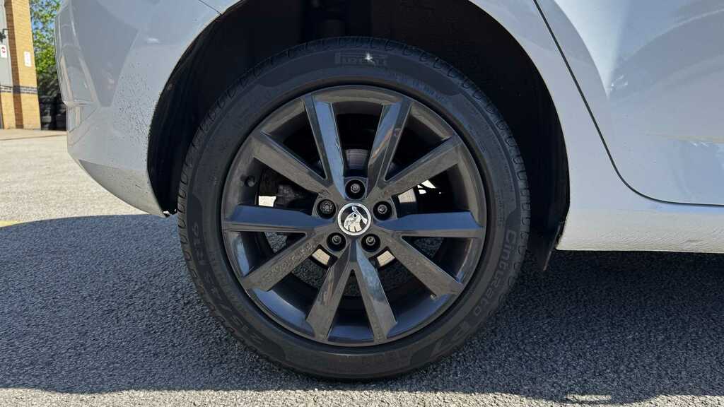 Skoda Fabia 1.0 Tsi Redline 2017 SA67PTZ White #6