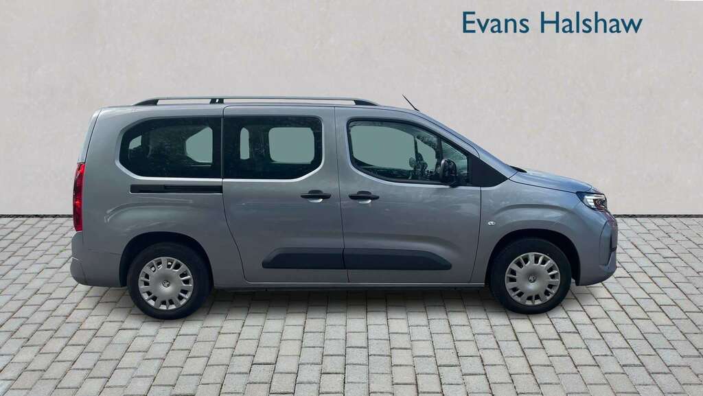 Vauxhall Combo-e Life 100Kw Design XL 52Kwh 7 Seat 2025 DH74WDC Grey #2