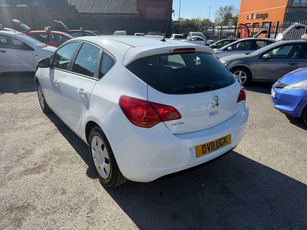 Vauxhall Astra 1.4 16V Exclusiv Euro 5 White #4