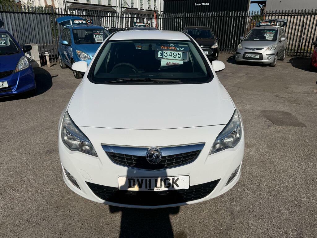 Vauxhall Astra 1.4 16V Exclusiv Euro 5 White #2