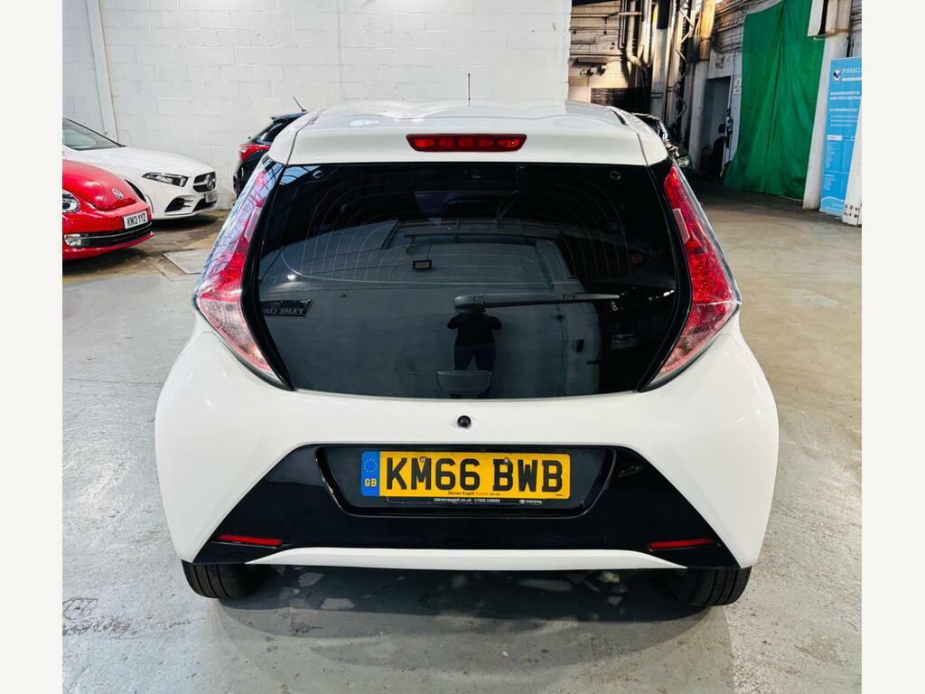 Toyota Aygo 1.0 Vvt-i X-pression X-shift Euro 6 KM66BWB White #5