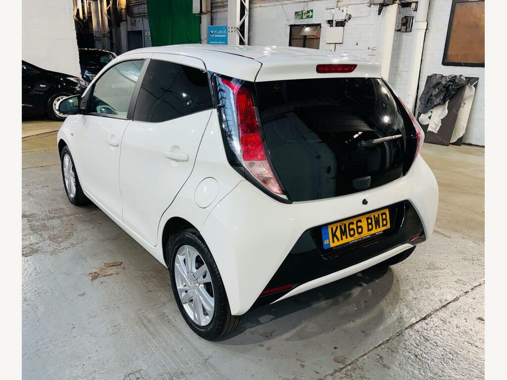 Toyota Aygo 1.0 Vvt-i X-pression X-shift Euro 6 KM66BWB White #6