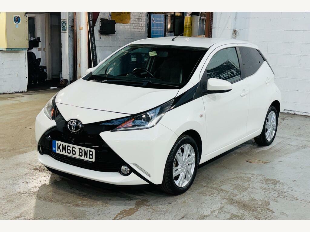 Toyota Aygo 1.0 Vvt-i X-pression X-shift Euro 6 KM66BWB White #3