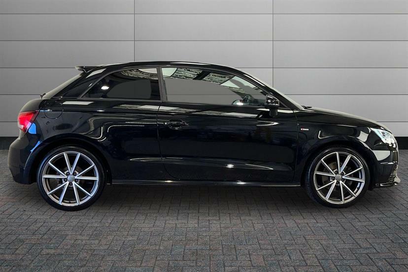 Audi A1 1.4 Tfsi 150 Black Edition EG66NLK Black #4