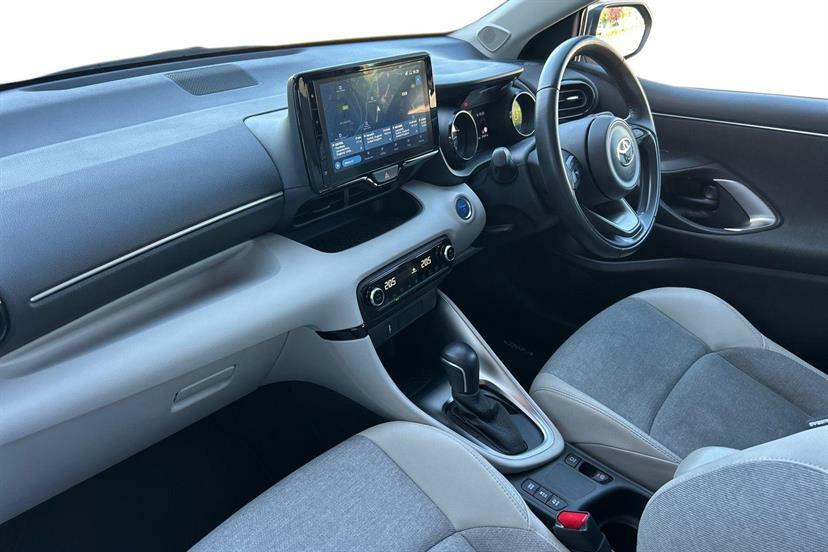 Toyota Yaris 1.5 Hybrid Excel Cvt WP72DXZ Silver #2