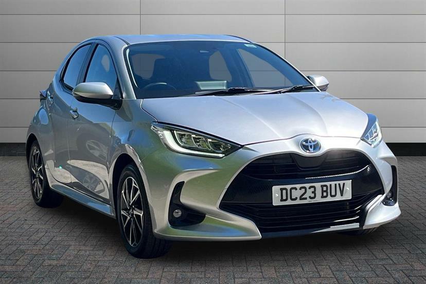 Toyota Yaris 1.5 Hybrid Design Cvt Silver