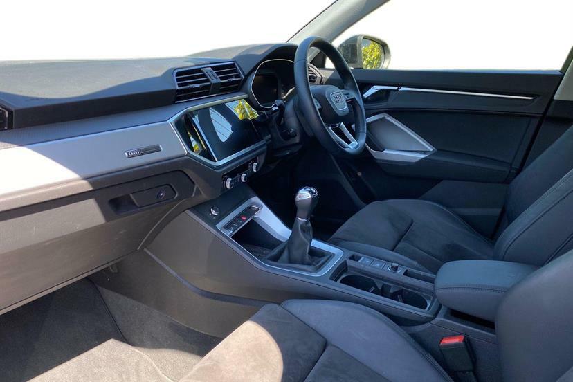 Audi Q3 35 Tfsi Sport LV72TKC Black #2