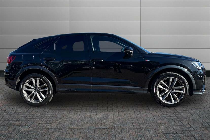 Audi Q3 35 Tfsi Black Edition S Tronic VK23EMX Black #4