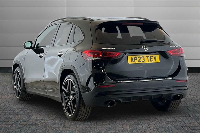 Mercedes-Benz GLA Class 35 4Matic Premium Black #2