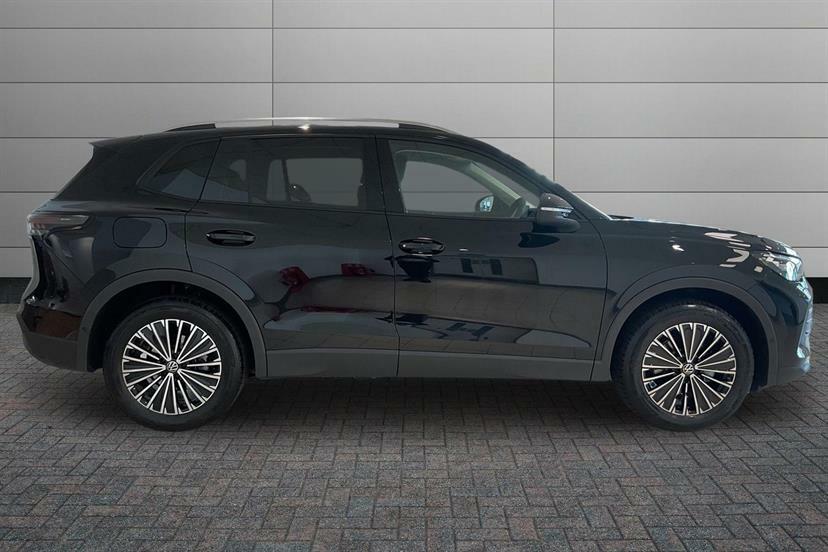 Volkswagen Tiguan 1.5 Etsi 150 Match Dsg EN75PUK Black #4