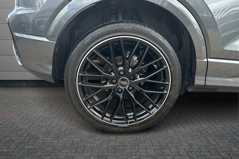 Audi Q2 35 Tfsi Black Edition S Tronic Tech LM75RJU Grey #5