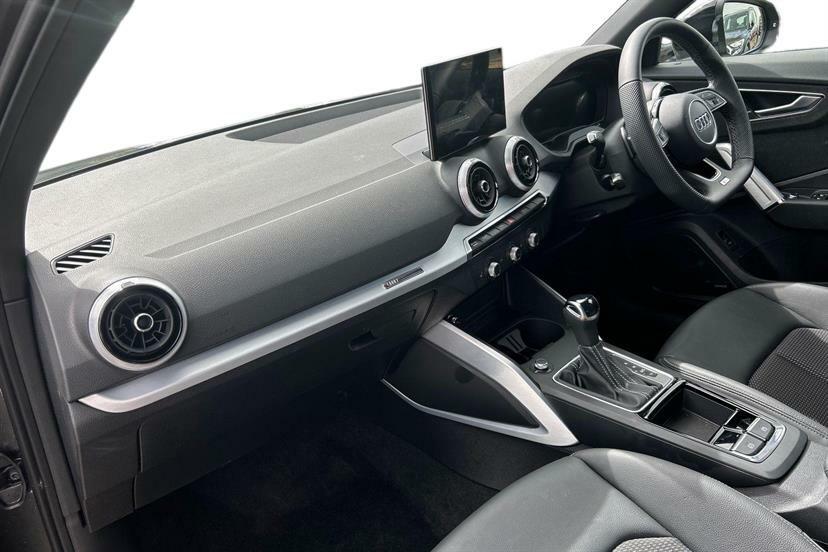 Audi Q2 35 Tfsi Black Edition S Tronic Tech LM75RJU Grey #2