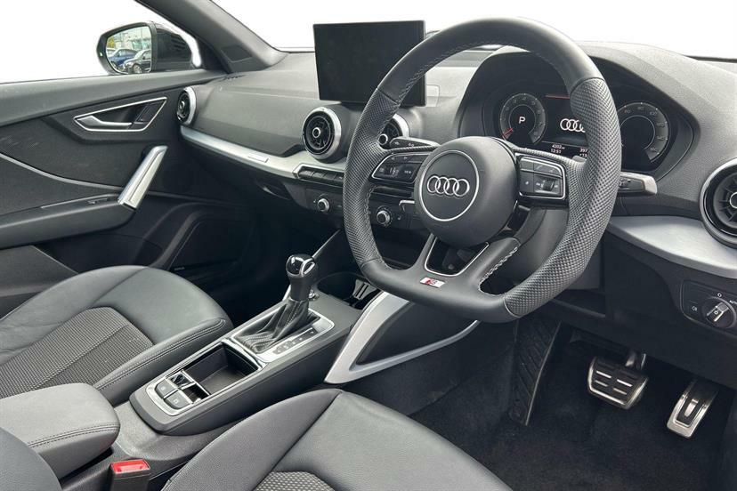 Audi Q2 35 Tfsi Black Edition S Tronic Tech LM75RJU Grey #6