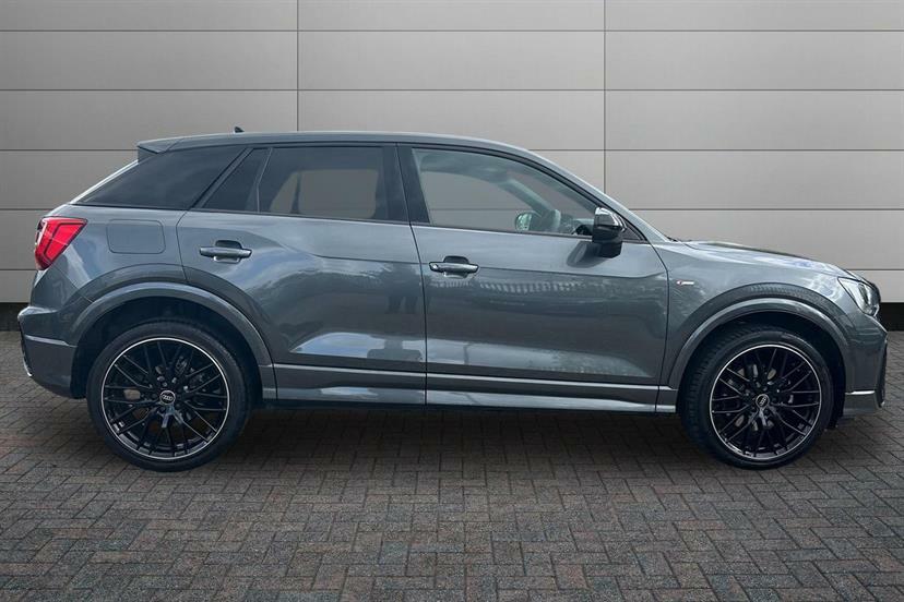 Audi Q2 35 Tfsi Black Edition S Tronic Tech LM75RJU Grey #4