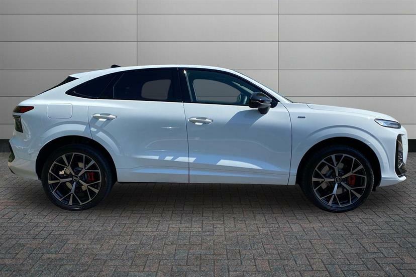Audi Q3 1.5 E-hybrid Launch Edition Plus S Tronic WU26EWK White #4