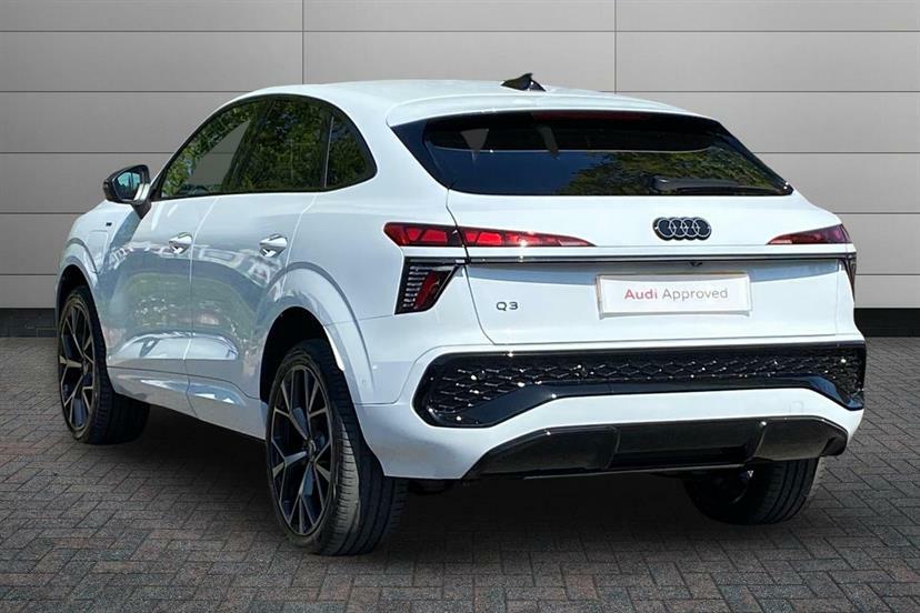 Audi Q3 1.5 E-hybrid Launch Edition Plus S Tronic WU26EWK White #3