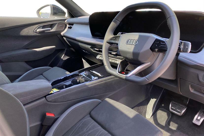 Audi Q3 1.5 E-hybrid Launch Edition Plus S Tronic WU26EWK White #6
