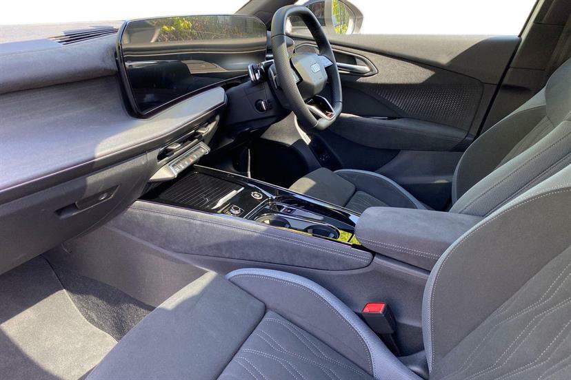 Audi Q3 1.5 E-hybrid Launch Edition Plus S Tronic WU26EWK White #2