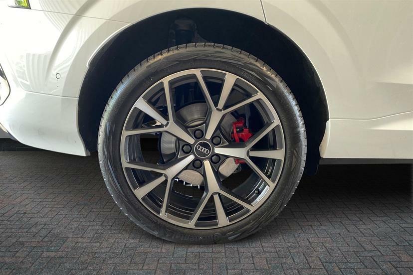 Audi Q3 1.5 E-hybrid Launch Edition Plus S Tronic WU26EWK White #5