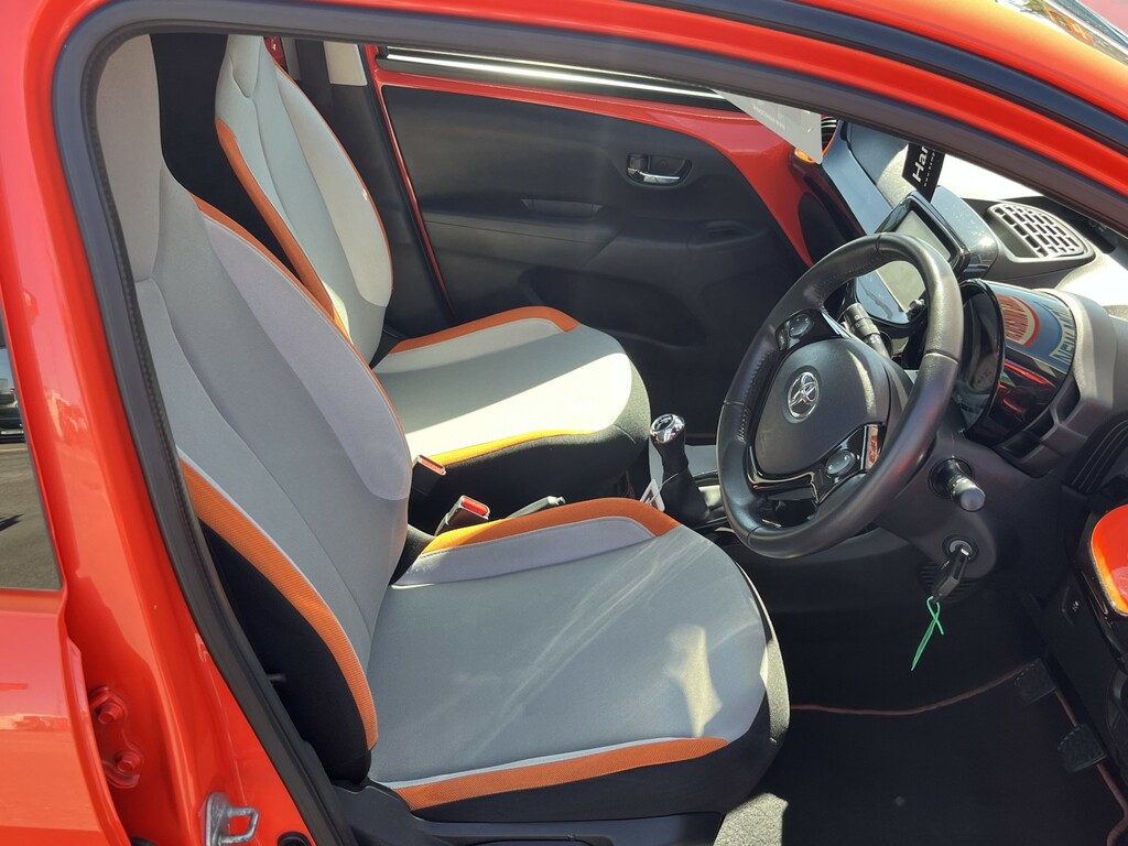 Toyota Aygo 1.0 Vvt-i X-cite L666MSK Orange #4