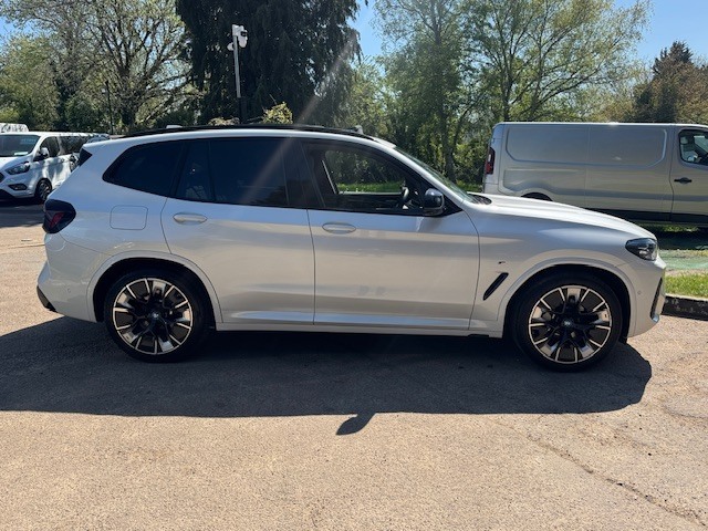 BMW iX3 210Kw M Sport Pro 80Kwh NU22FFR White #3