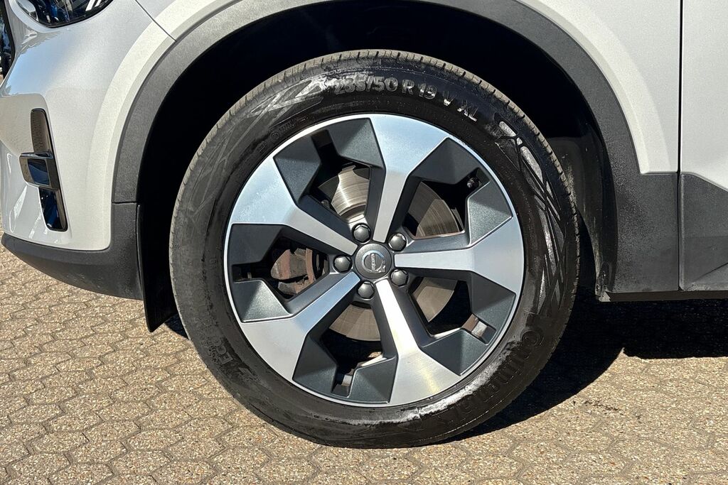 Volvo XC40 Plus Dark YO24RFX Silver #5