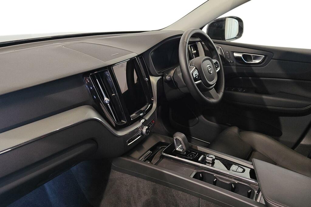 Volvo XC60 2.0 B5p Plus Dark Awd Geartronic RV25FVU Silver #2