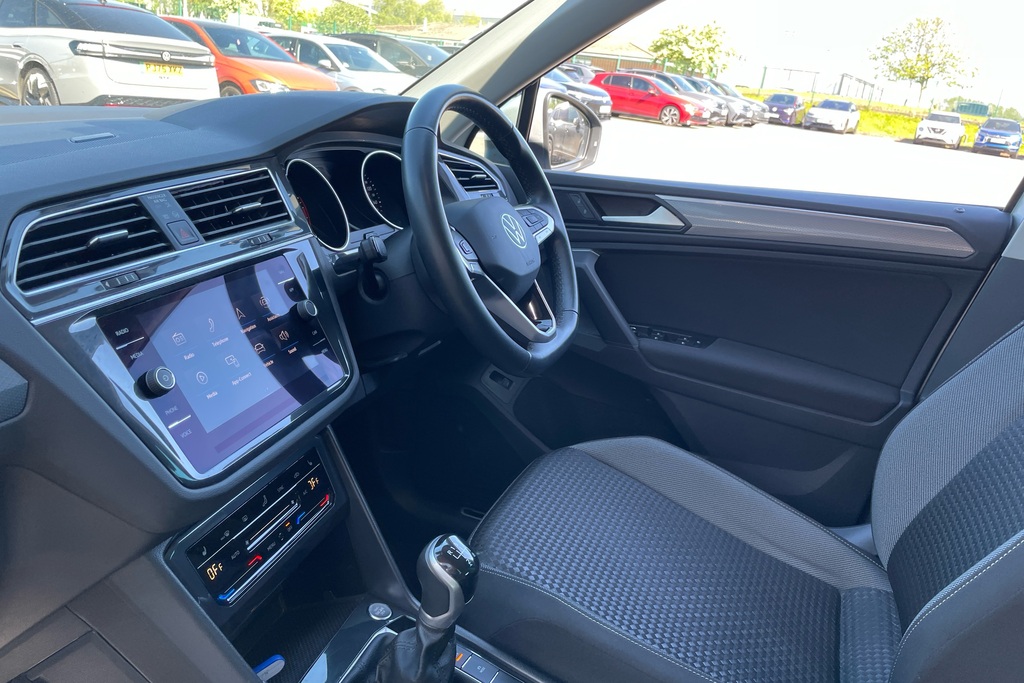 Volkswagen Tiguan 1.5 Tsi 150 Active DV22OVX Silver #2