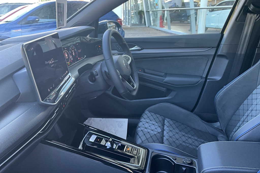 Volkswagen Golf 1.5 Etsi 150 Black Edition Dsg KP75HMD Black #2
