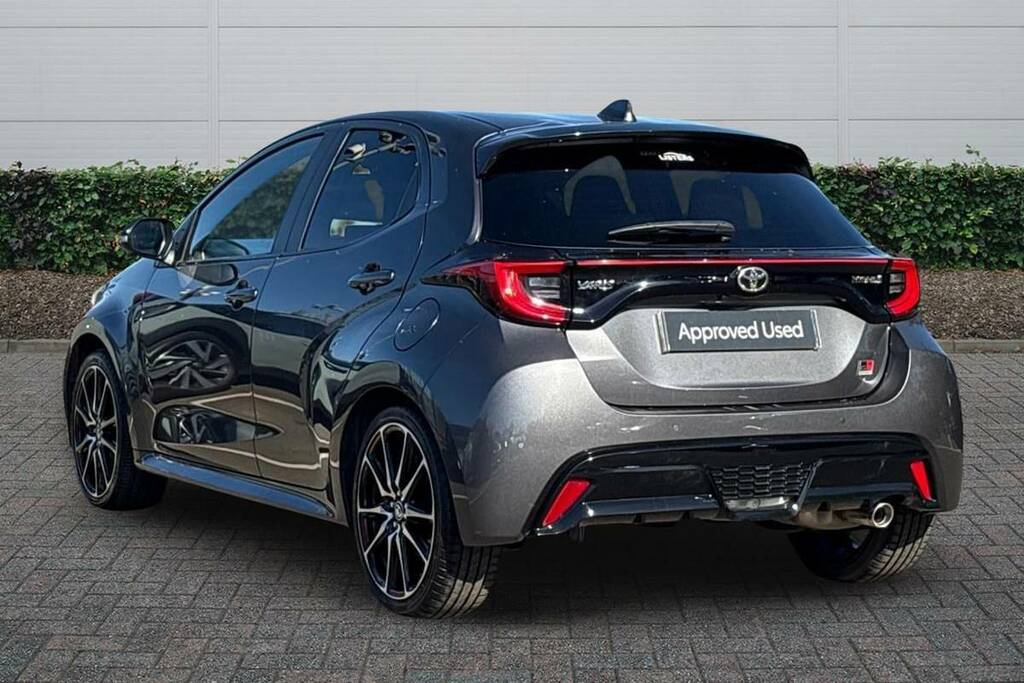 Toyota Yaris 1.5 Hybrid Gr Sport Cvt Grey