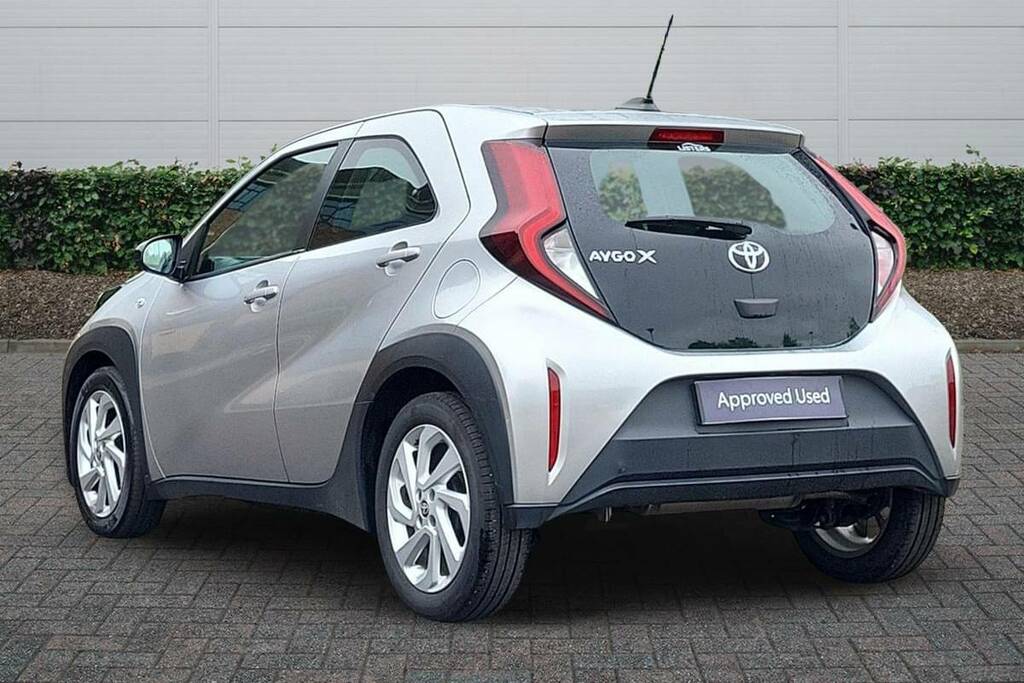 Toyota Aygo X 1.0 Vvt-i Pure KN23WYM Silver #2