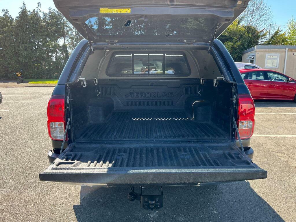 Toyota HILUX 2.4 D-4d Invincible X 4Wd Euro 6 Black #4