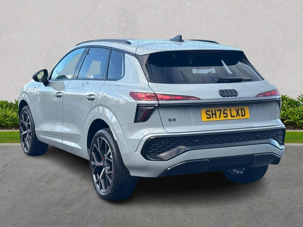 Audi Q3 1.5 E-hybrid Launch Edition S Tronic SH75LXD Grey #2