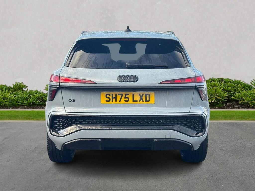 Audi Q3 1.5 E-hybrid Launch Edition S Tronic SH75LXD Grey #4