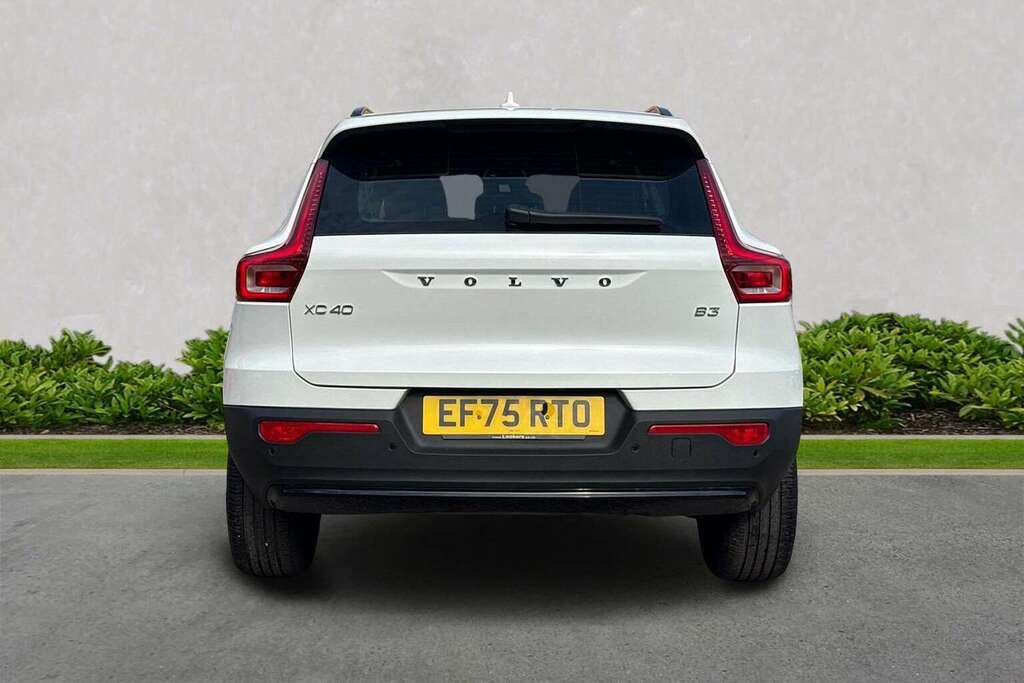 Volvo XC40 2.0 B3p Plus Dark EF75RTO White #4