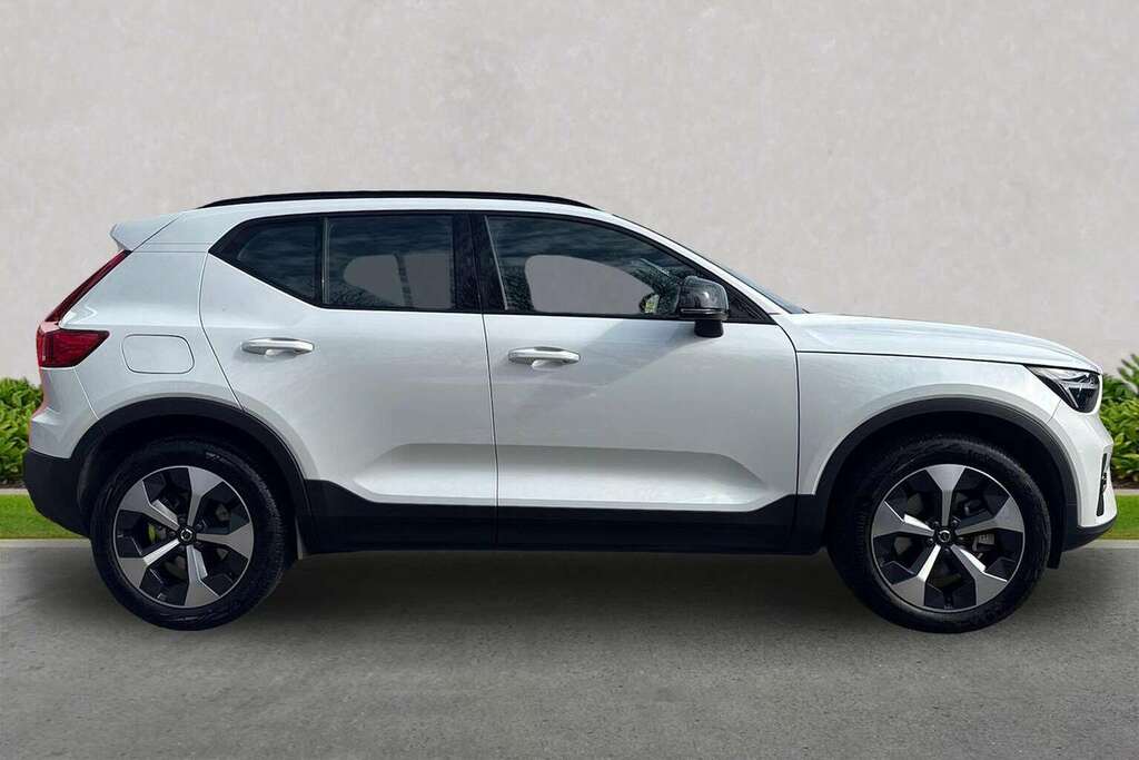 Volvo XC40 2.0 B3p Plus Dark EF75RTO White #3