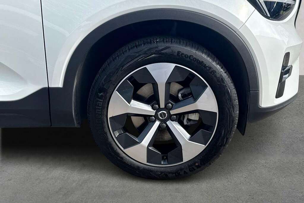 Volvo XC40 2.0 B3p Plus Dark EF75RTO White #6