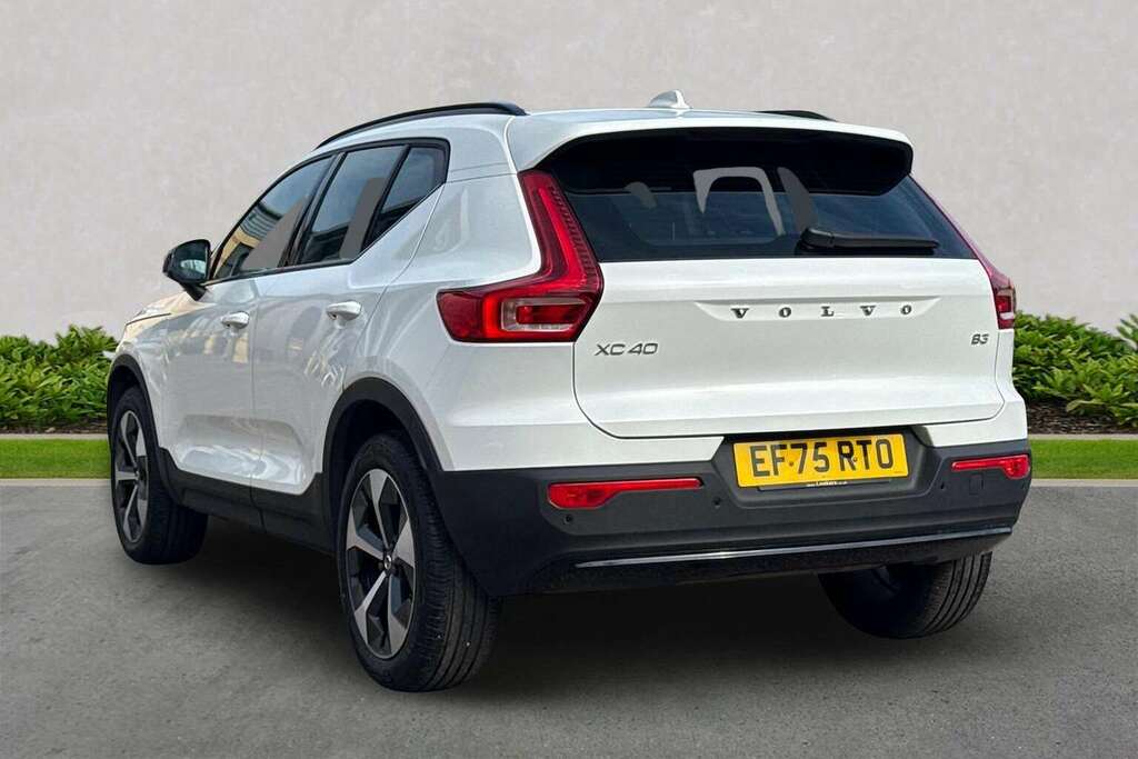 Volvo XC40 2.0 B3p Plus Dark EF75RTO White #2