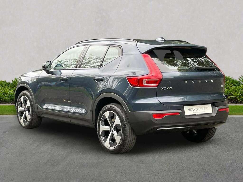 Volvo XC40 2.0 B3p Plus Dark ML75UAD Blue #2