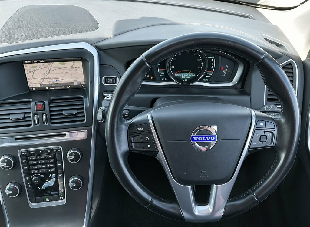 Volvo XC60 2.4L Se Lux Nav White #4