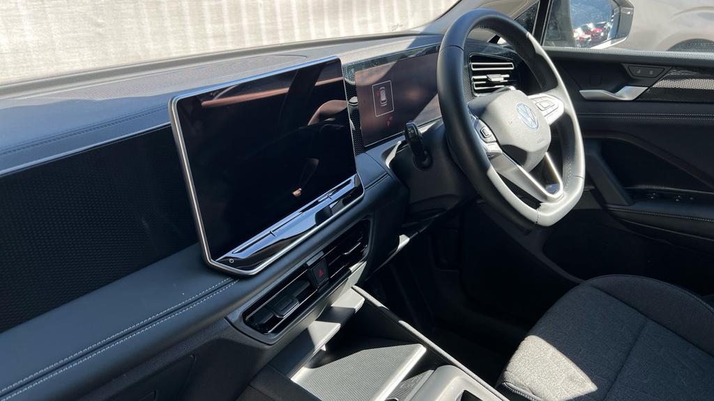 Volkswagen Tiguan Tiguan 1.5 Etsi 150 Match Dsg KY75PHF Black #2