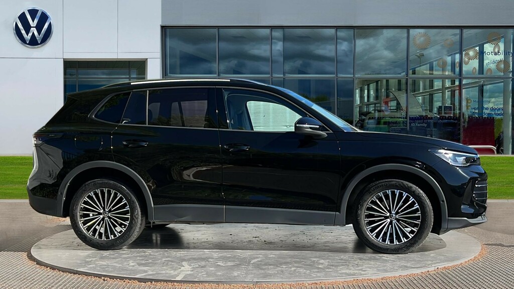 Volkswagen Tiguan Tiguan 1.5 Etsi 150 Match Dsg KY75PHF Black #4
