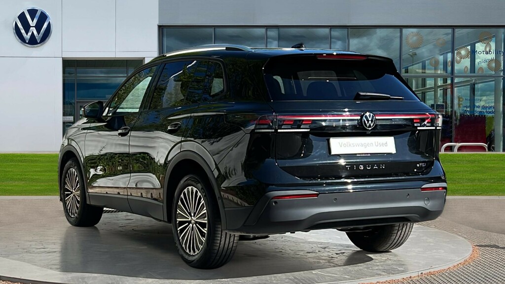 Volkswagen Tiguan Tiguan 1.5 Etsi 150 Match Dsg KY75PHF Black #3