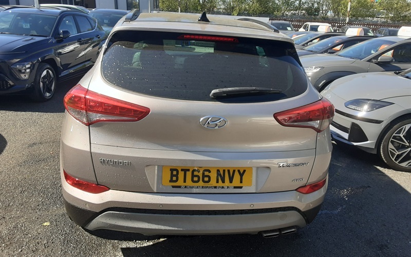 Hyundai Tucson 2.0 Crdi Premium Se Suv 4Wd Euro 6 BT66NVY White #6