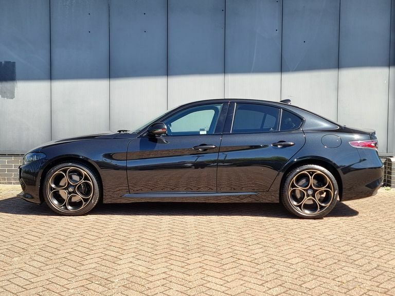 Alfa Romeo Giulia 2.0 Turbo Intensa AU26WWX Black #4
