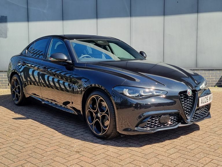 Alfa Romeo Giulia 2.0 Turbo Intensa Black