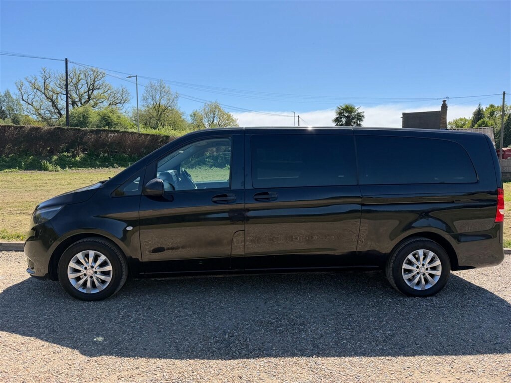 Mercedes-Benz Vito 2.1 L 2.1 114 Cdi Select Tourer Double Cab Die YF17NYX Black #2