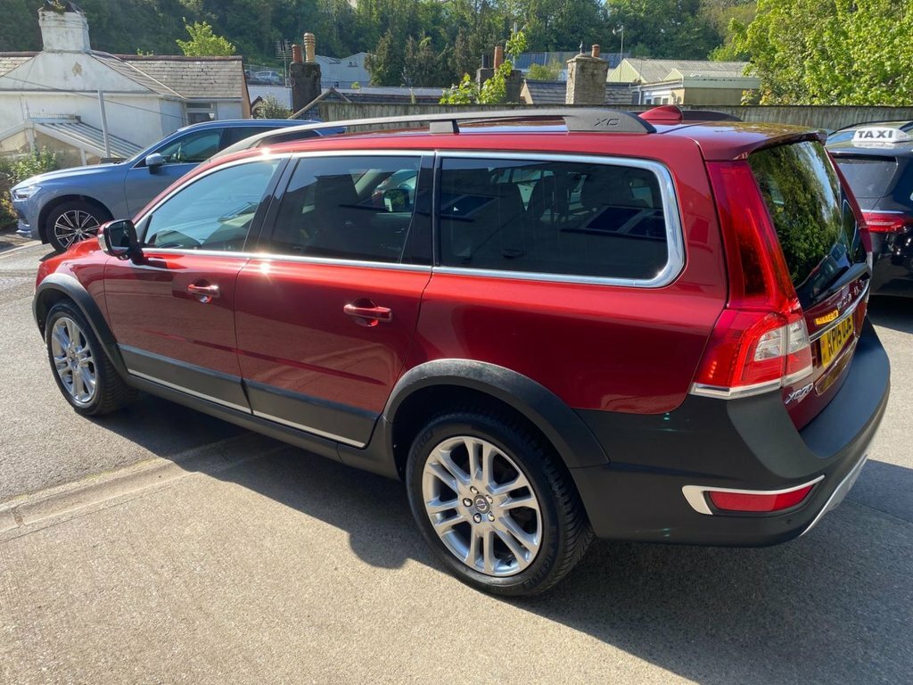 Volvo XC70 2015 2.4 D5 Se Lux Estate Geartronic Aw Red #3