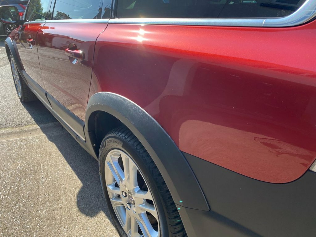 Volvo XC70 2015 2.4 D5 Se Lux Estate Geartronic Aw Red #4
